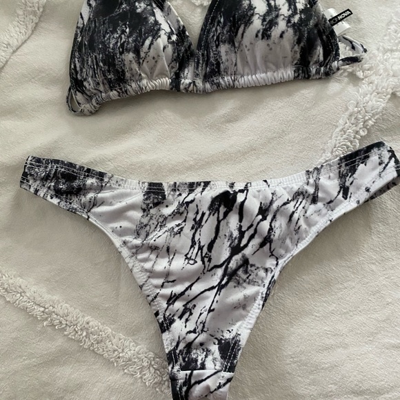 FASHION NOVA marble black and white bikini - Picture 4 of 4
